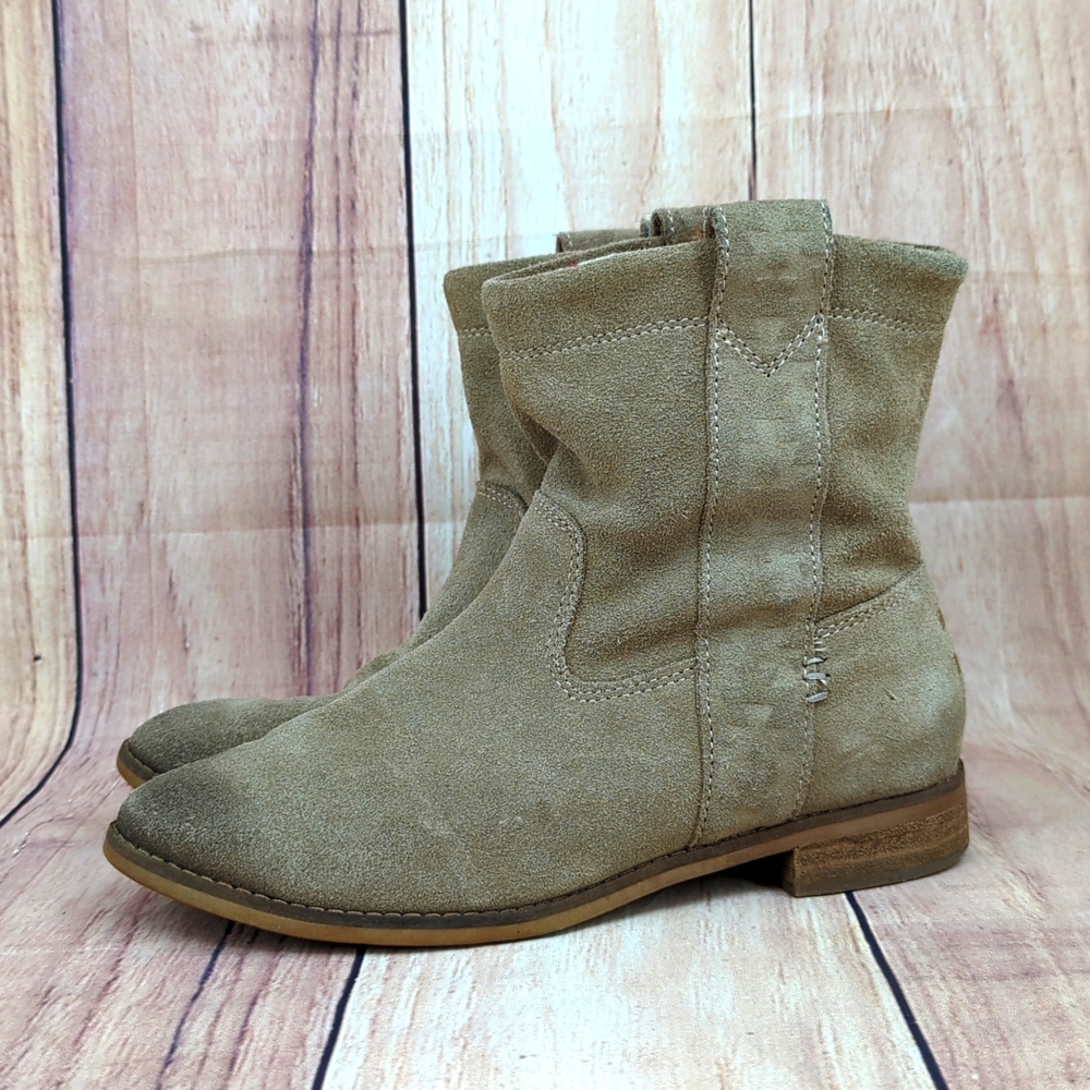 TOMS Laurel Tan Suede Slouchy Boots Pull On Burnished Toe Southwestern S…
